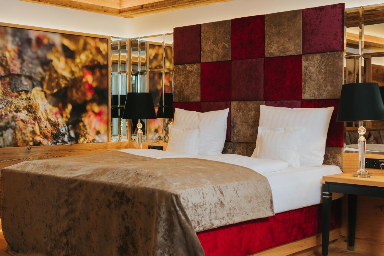 Ortner'S Resort Bad Fussing Ngoại thất bức ảnh A bedroom at the Hotel de Crillon