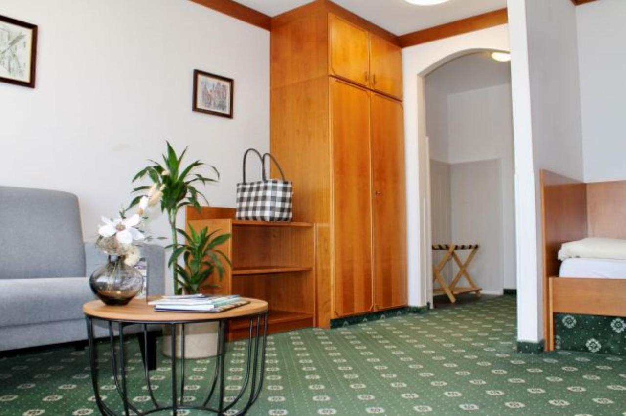 Ortner'S Resort Bad Fussing Ngoại thất bức ảnh A typical hotel room
